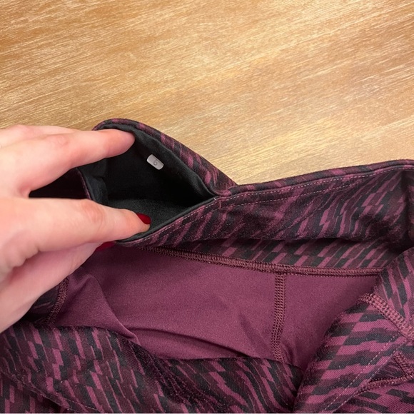 Lululemon Burgundy Black Pattern Crop Leggings 6 - Picture 2 of 4